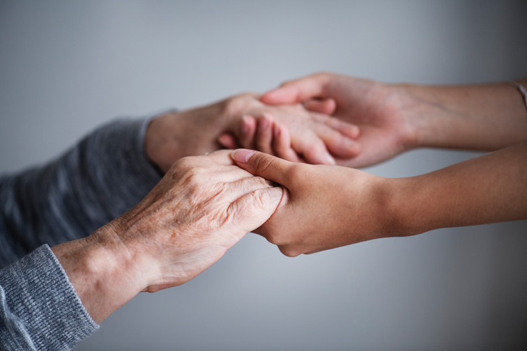 Contre la maltraitance des seniors. Faites-vous entendre !